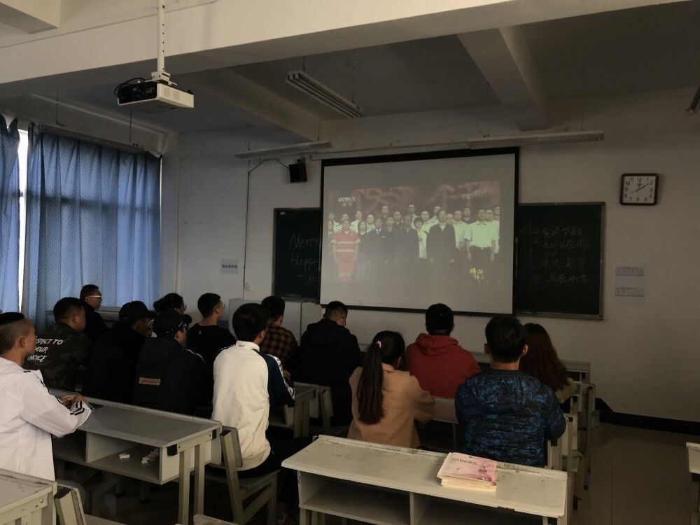 不忘初心方得始终，一心向党争做榜样 第 2 张