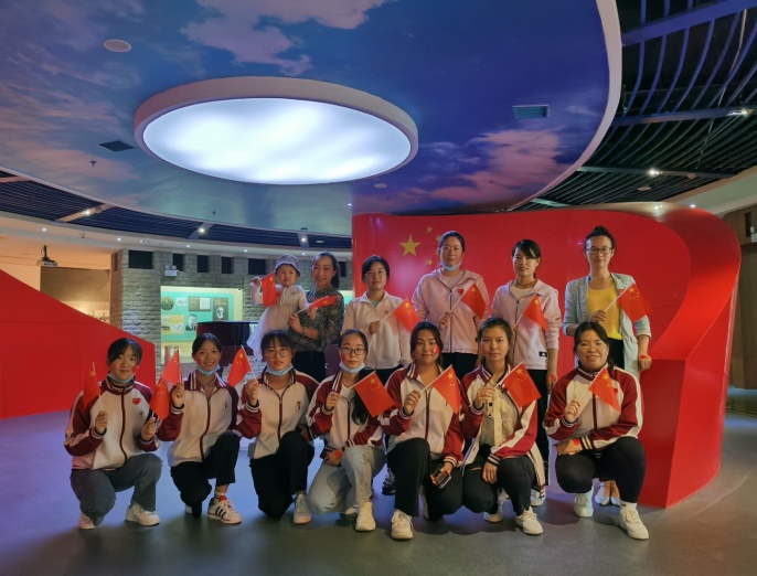  2020年7月17日  中共云南经济管理学院教育学院小学教育系第二党支部2020年7月“缅怀革命先烈，牢记初心使命”主题党日活动 第 3 张