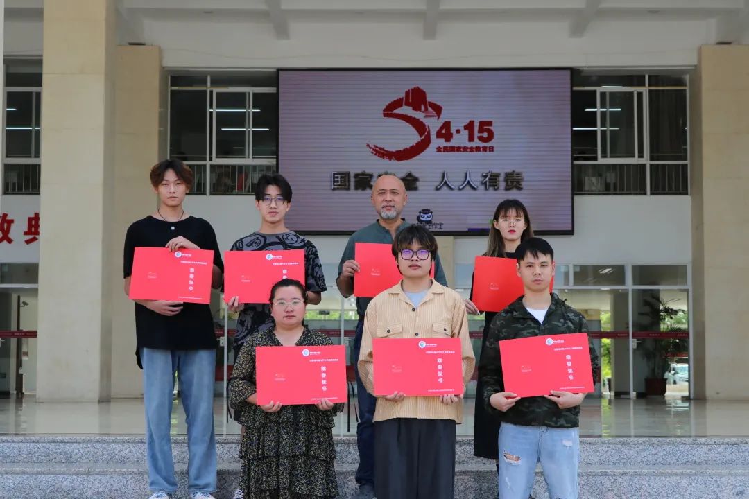 　　喜报?云南经济管理学院在全国第六届大学生艺术展演中斩获一等奖并取得丰硕成果 第 2 张