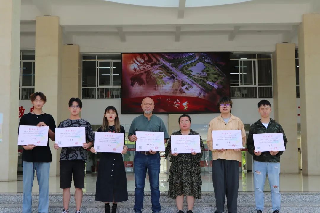 　　喜报?云南经济管理学院在全国第六届大学生艺术展演中斩获一等奖并取得丰硕成果 第 3 张