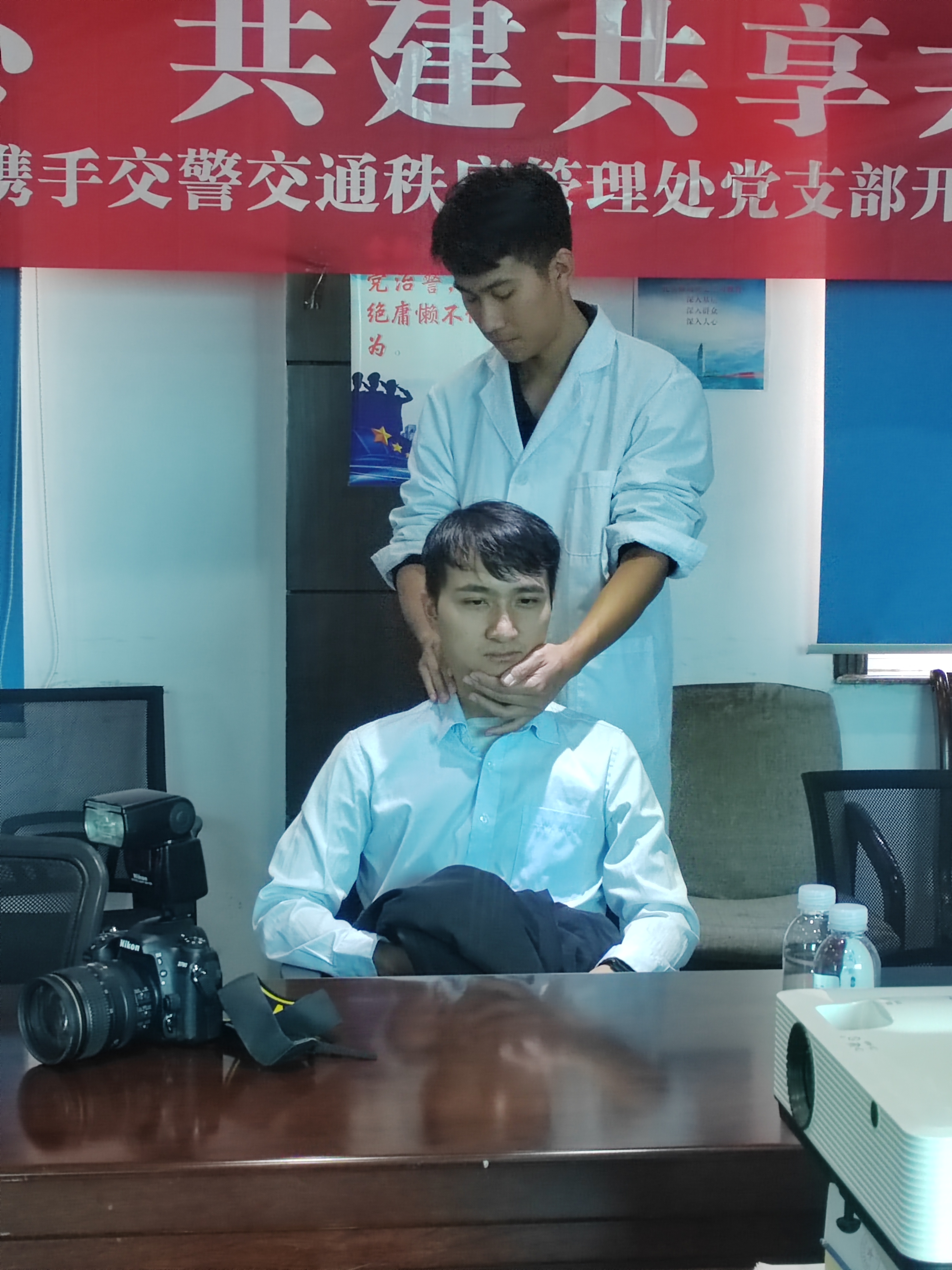 我为群众办实事/云南经济管理学院医学院康复系党支部开展“共联共建促发展，义诊服务送温暖”活动 第 3 张