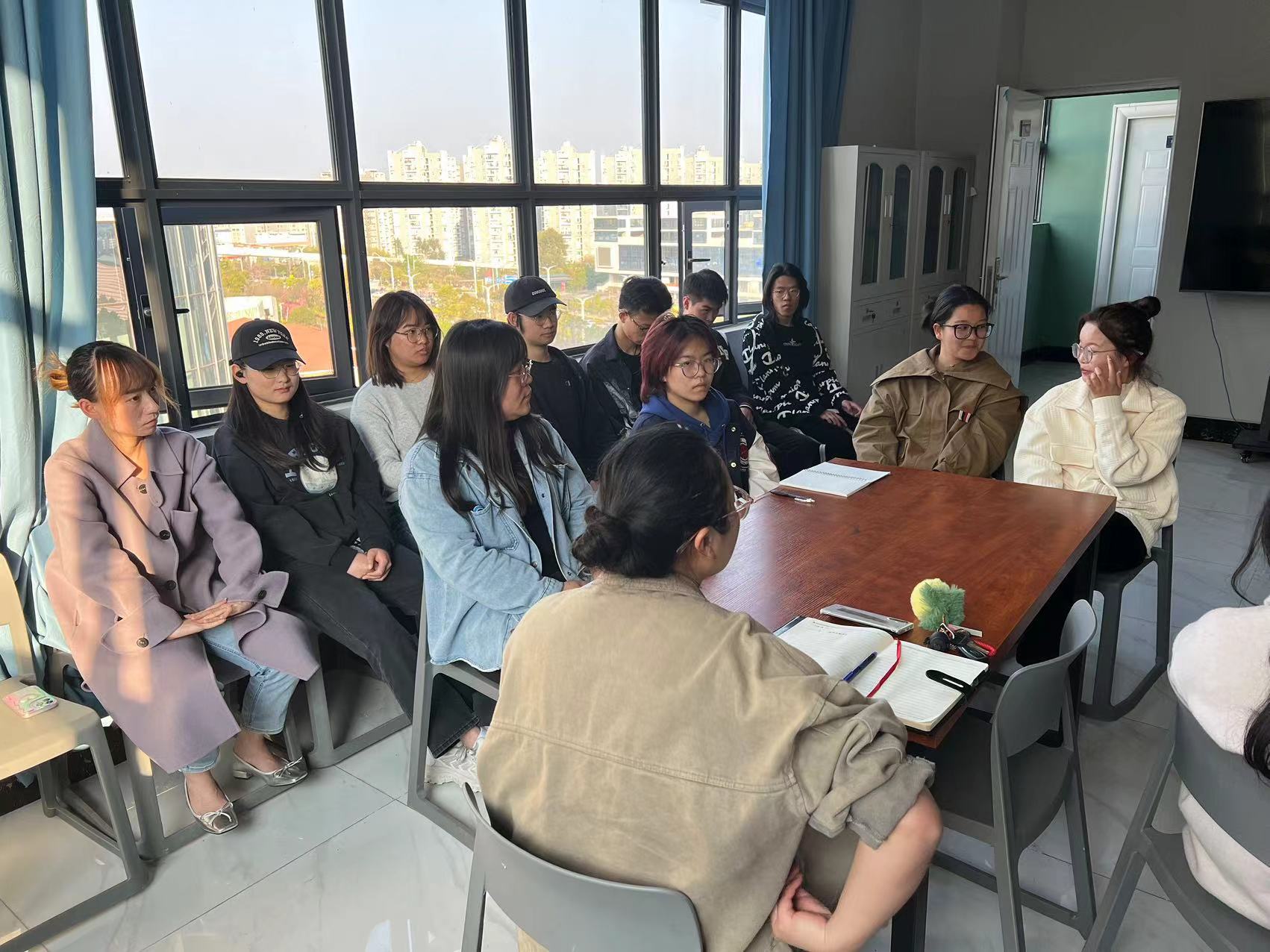 凝心聚力开启新征程 传媒系举办新学期第一次班委会 第 1 张