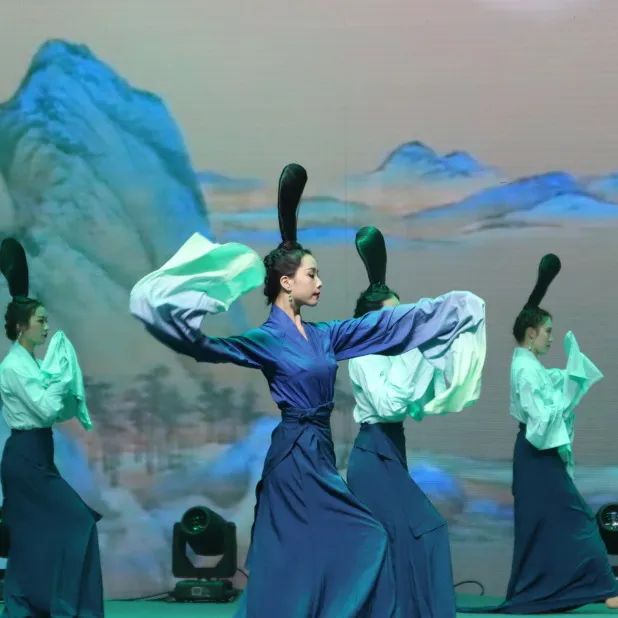 鹰击长空，迎风起舞 第 2 张