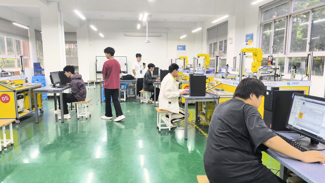 【团学活动】2024年CIMC“西门子杯”中国智能制造挑战赛云南经济管理学院校赛圆满落幕 第 1 张 【团学活动】2024年CIMC“西门子杯”中国智能制造挑战赛云南经济管理学院校赛圆满落幕 第 1 张