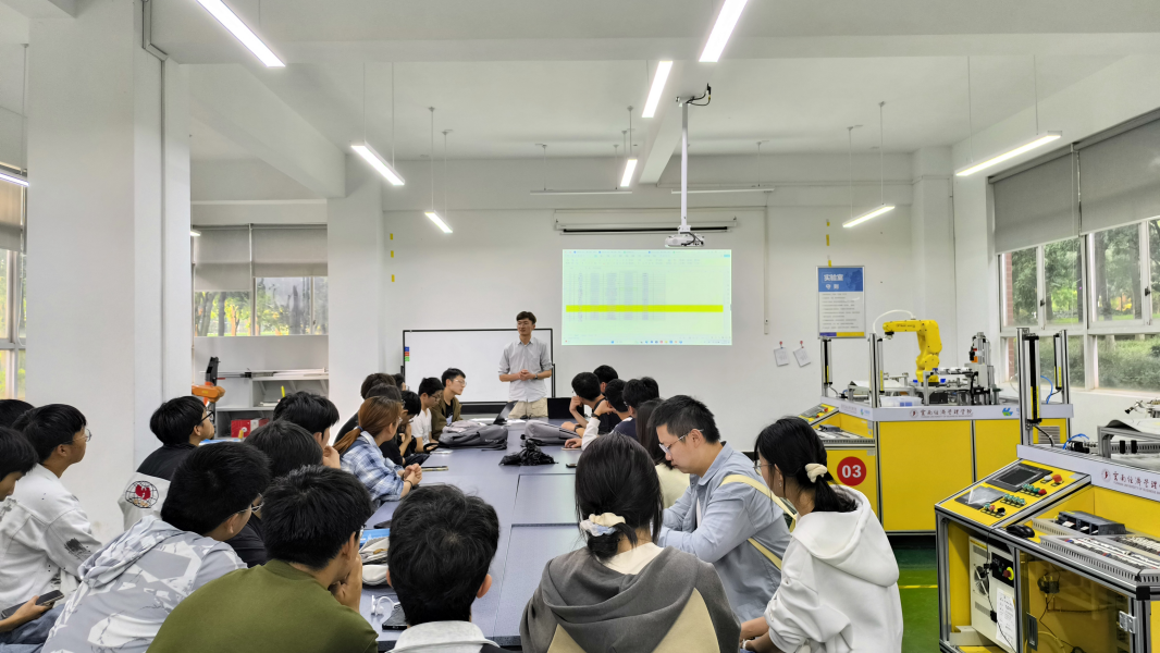 【团学活动】2024年CIMC“西门子杯”中国智能制造挑战赛云南经济管理学院校赛圆满落幕 第 2 张 【团学活动】2024年CIMC“西门子杯”中国智能制造挑战赛云南经济管理学院校赛圆满落幕 第 2 张