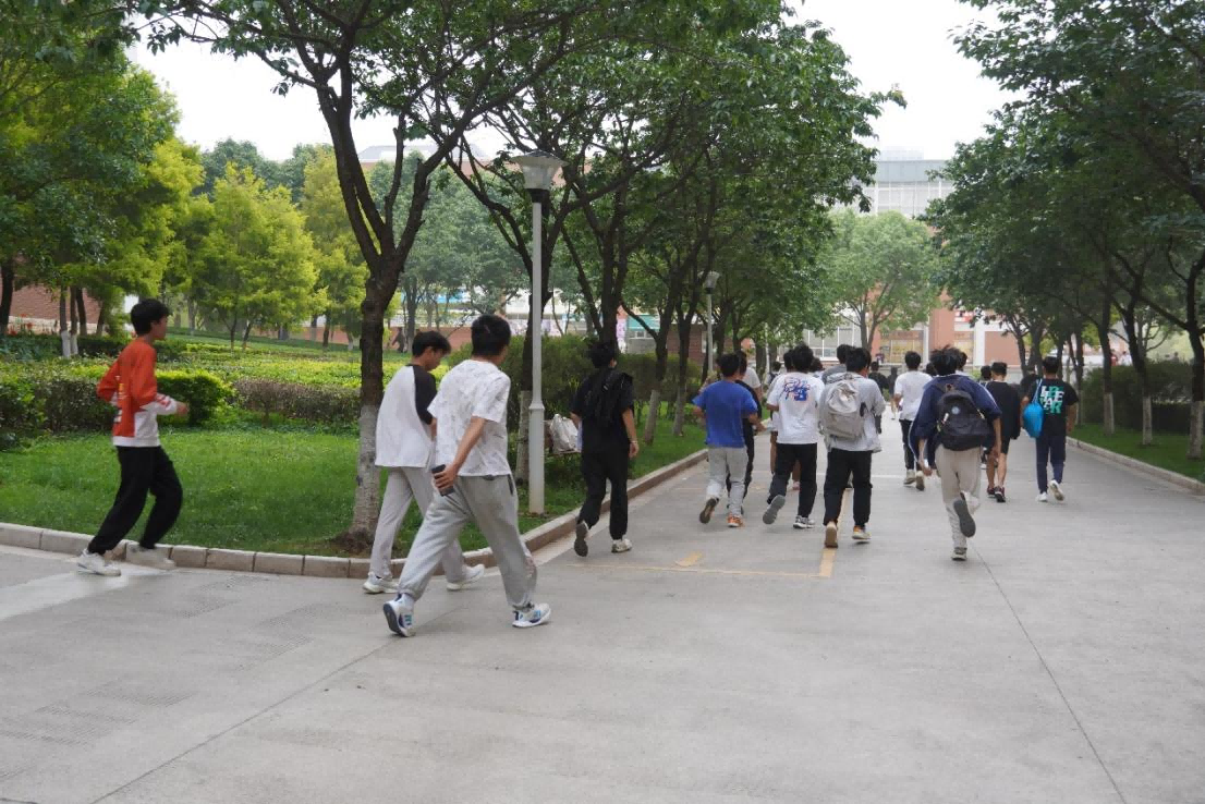 【信智社区团学活动】信息与智能工程学院积极参与学校综合应急疏散演练 第 5 张