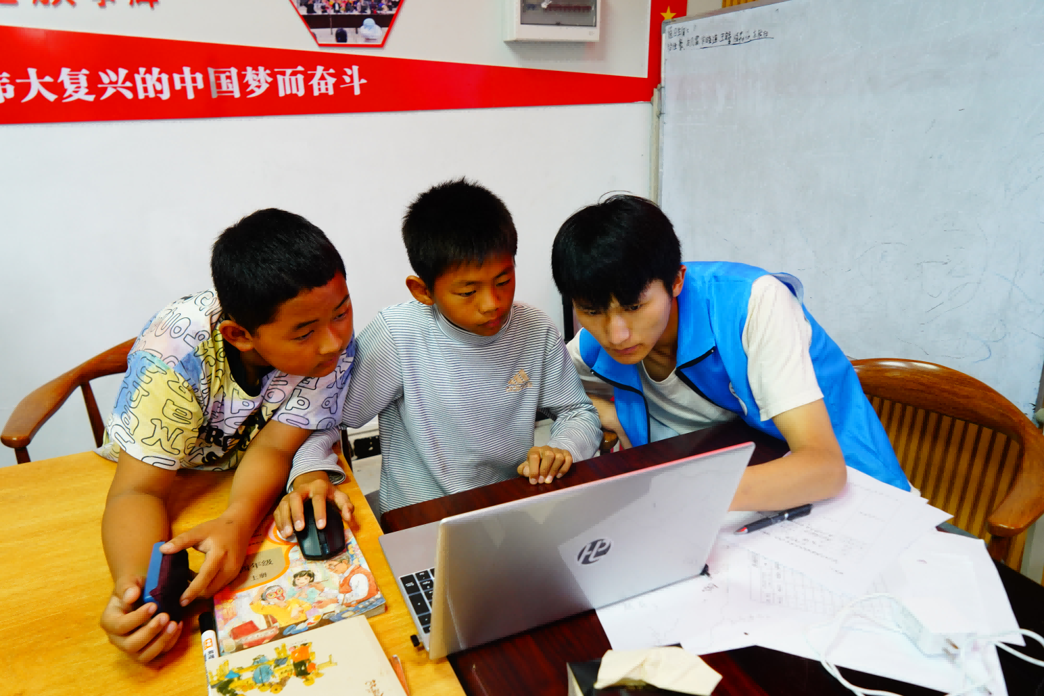 三下乡｜捕多元科学梦，助青春实践行——信息与智能工程学院科技智辅讲堂收官 第 2 张