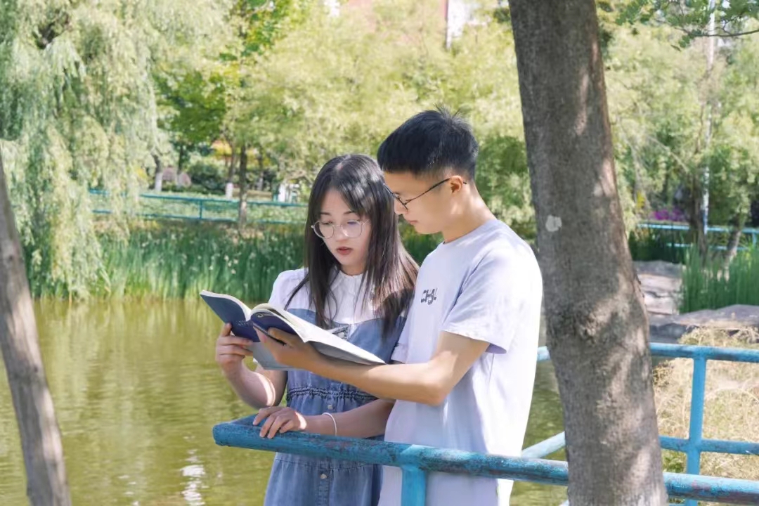 喜报！党建引领，我院19本科大数据专业2名学生成功考取硕士研究生！ 第 1 张