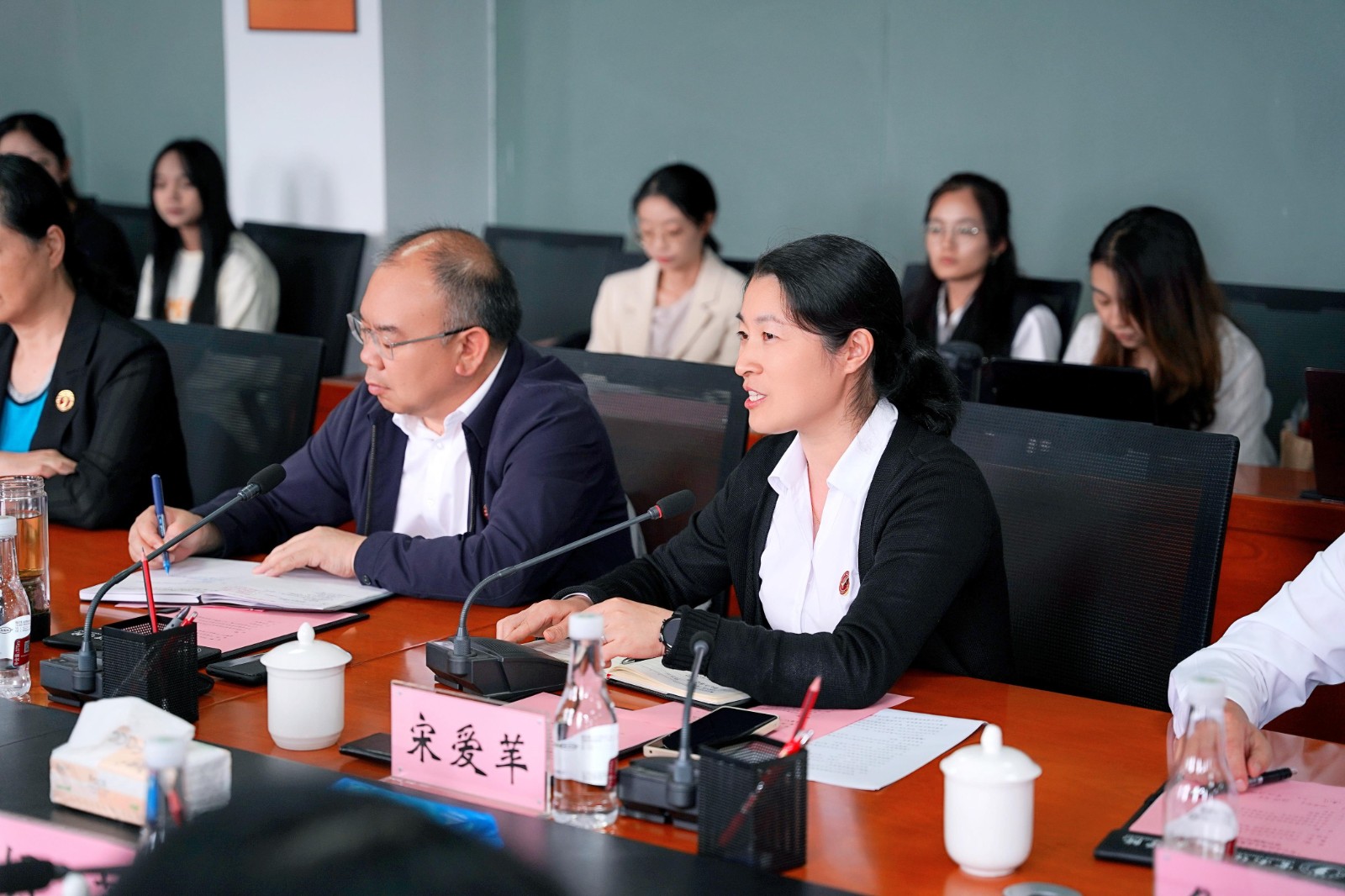 校地互动，多向赋能 ——财会金融学院与安宁市工商业联合会 共建“安宁市民营企业案例库建设基地”项目签约揭牌顺利举行 第 1 张