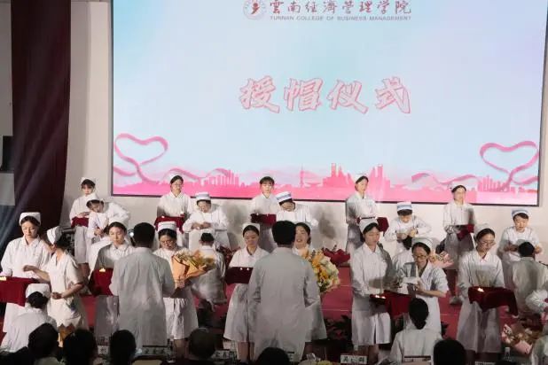 提升培养质量 发展护士队伍—护理（学）、助产（学）专业举行庆祝5·12国际护士节主题活动 第 12 张