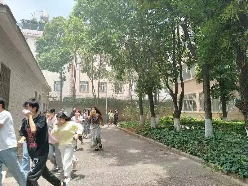 医学院开展应急疏散演练 第 2 张 医学院开展应急疏散演练 第 2 张