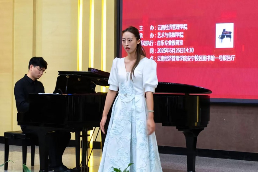 【经管大讲坛】著名藏族女高音歌唱家宗庸卓玛受邀到校作专题讲座 第 4 张