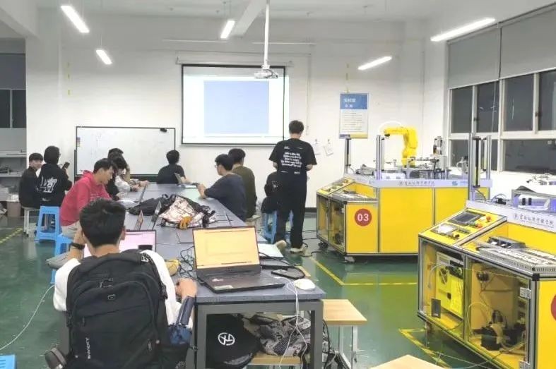 云经管学子登上《人民日报》！还成功上岸省考公务员！ 第 7 张