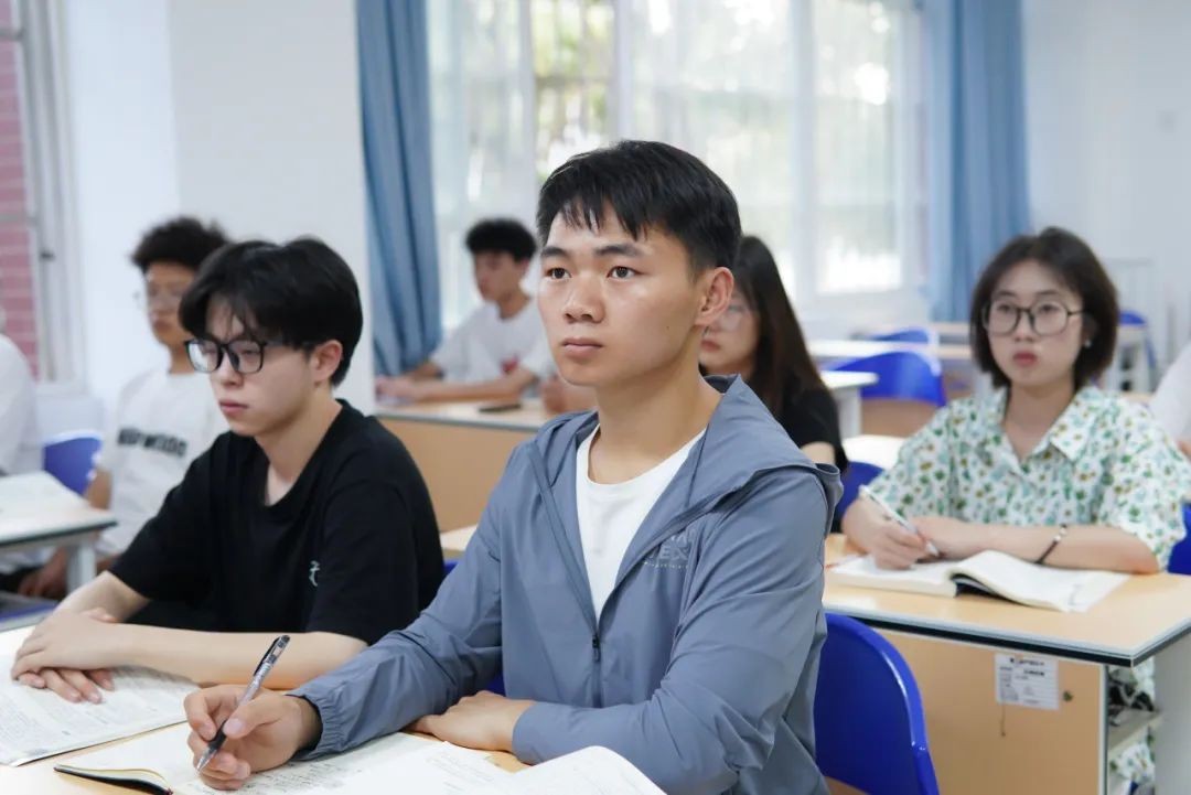 云经管学子登上《人民日报》！还成功上岸省考公务员！ 第 4 张