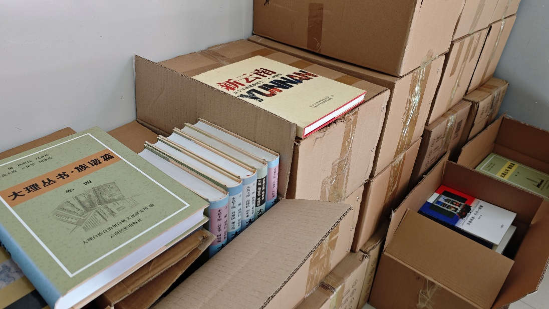 李安泰先生向学校捐赠一批精品书籍 第 3 张