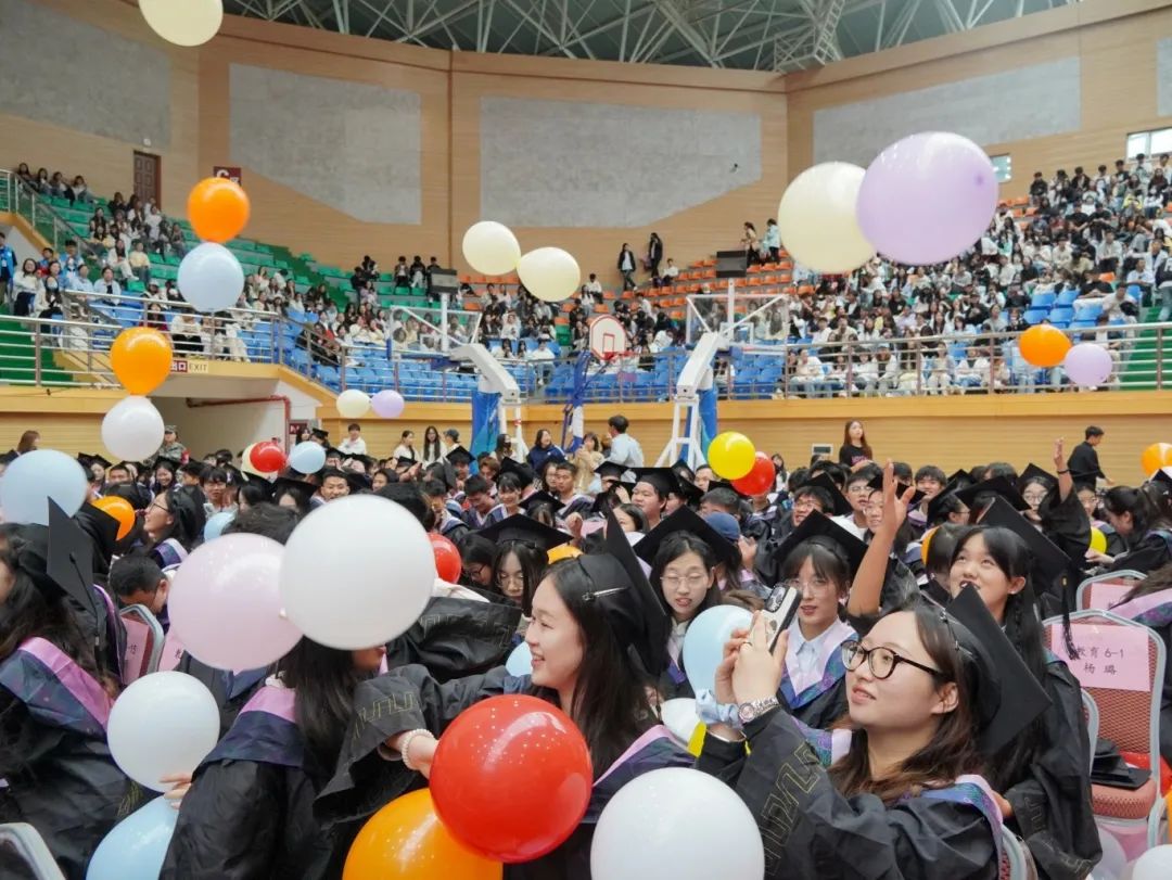 云南经济管理学院2025年毕业典礼隆重举行！ 第 19 张