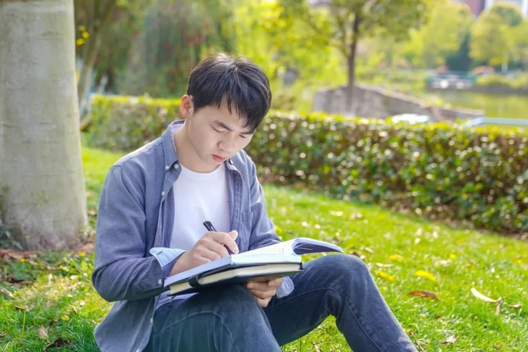 云经管学子登上《人民日报》！还成功上岸省考公务员！ 第 14 张