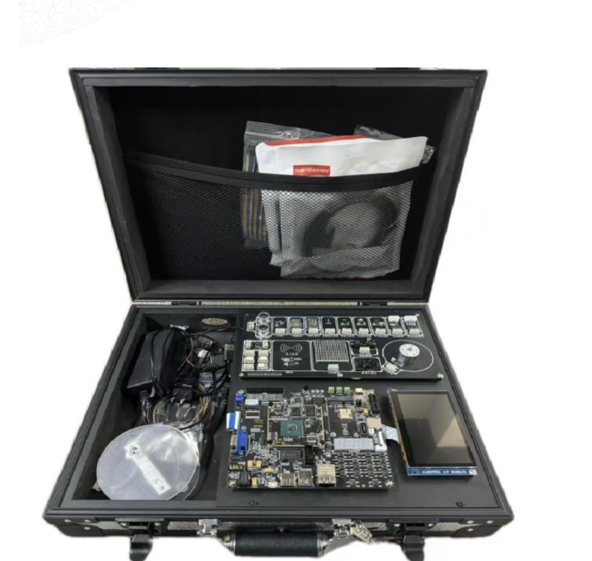 云经管??龙芯中科,“百芯计划”实验室授牌?? 第 3 张