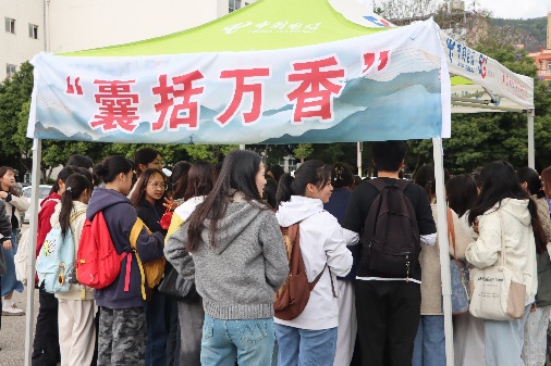 “三载药香缝迷趣，千丝百草裹安康” ——传统佳节与中医药文化交相辉映，医学院第三届中医药文化节圆满落幕  第 7 张