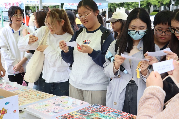 “三载药香缝迷趣，千丝百草裹安康” ——传统佳节与中医药文化交相辉映，医学院第三届中医药文化节圆满落幕  第 11 张