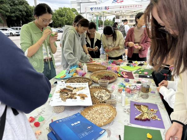 “三载药香缝迷趣，千丝百草裹安康” ——传统佳节与中医药文化交相辉映，医学院第三届中医药文化节圆满落幕  第 13 张