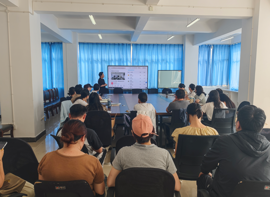 医学院召开2025年实验、实习及毕业论文（综述）总结会 第 3 张