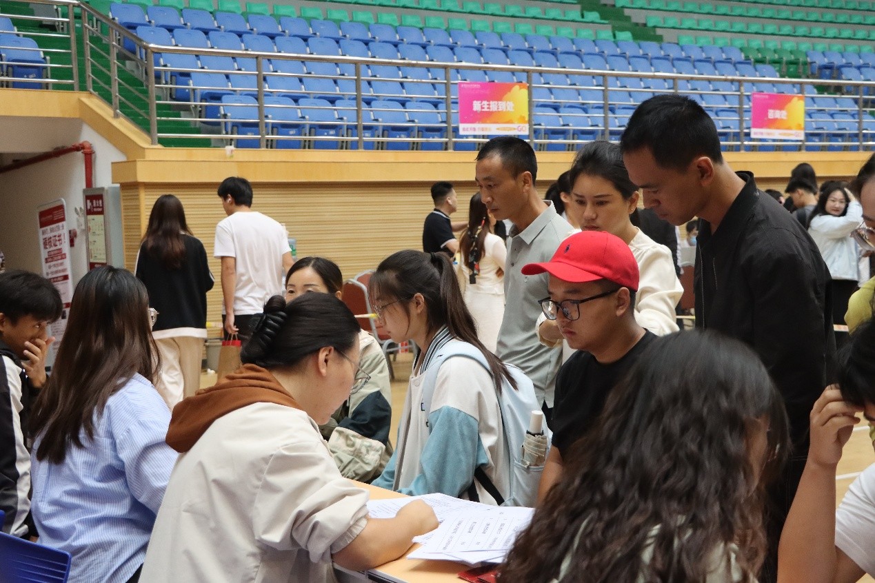 从这里启航！云经管医学院迎2025级新生，解锁医学成长新篇章 第 5 张