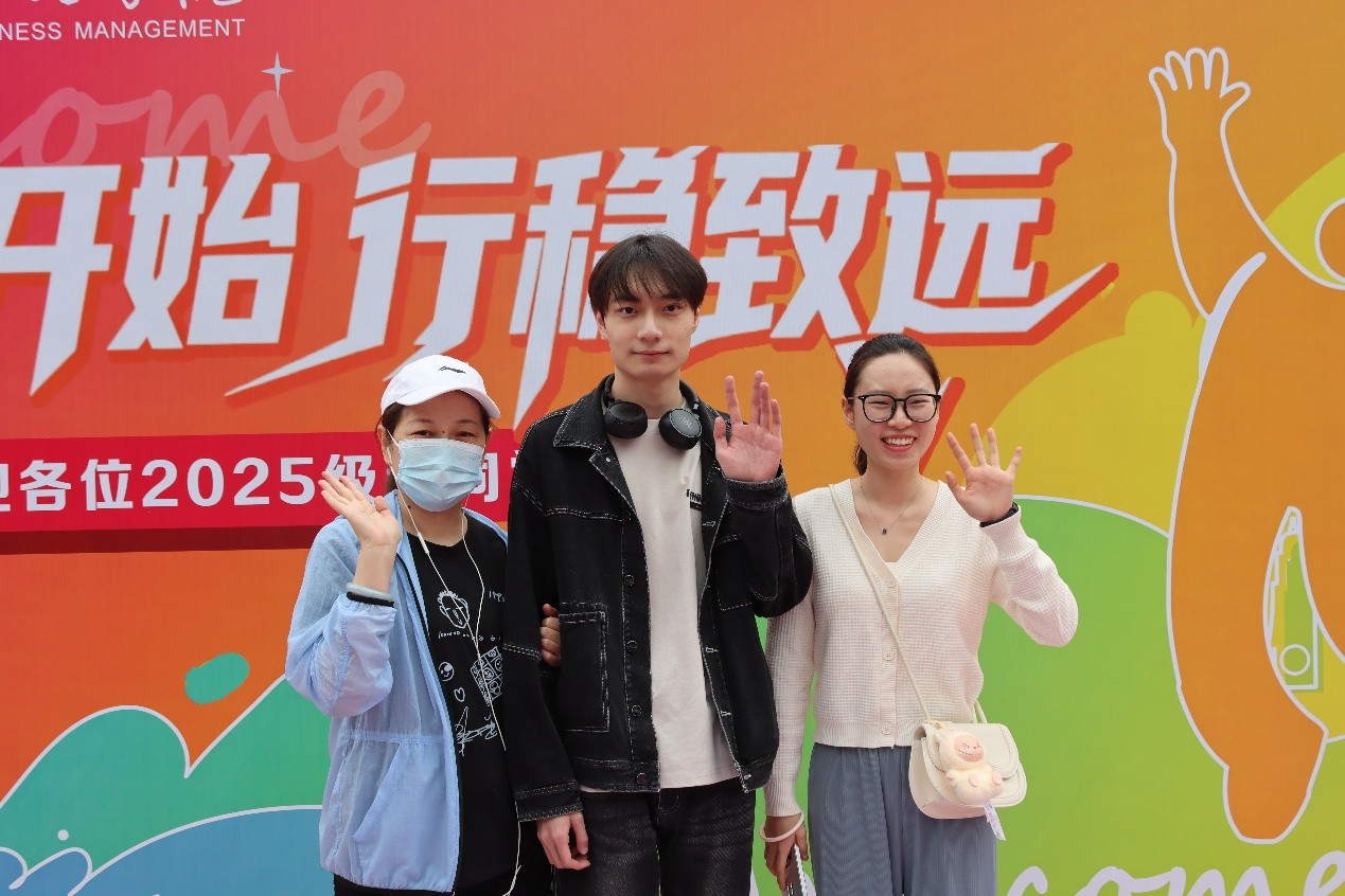 从这里启航！云经管医学院迎2025级新生，解锁医学成长新篇章 第 7 张