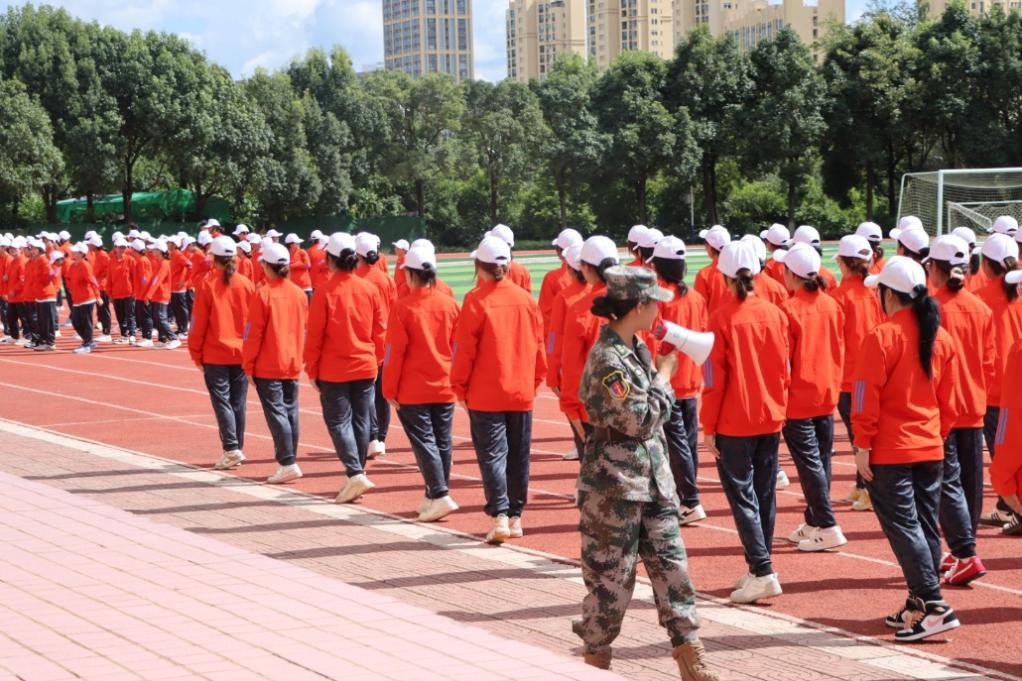 训之以严，砺之以行——云经管医学院军训纪实 第 2 张