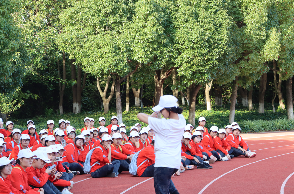 训练场上练硬功，才艺时光添温情 第 10 张