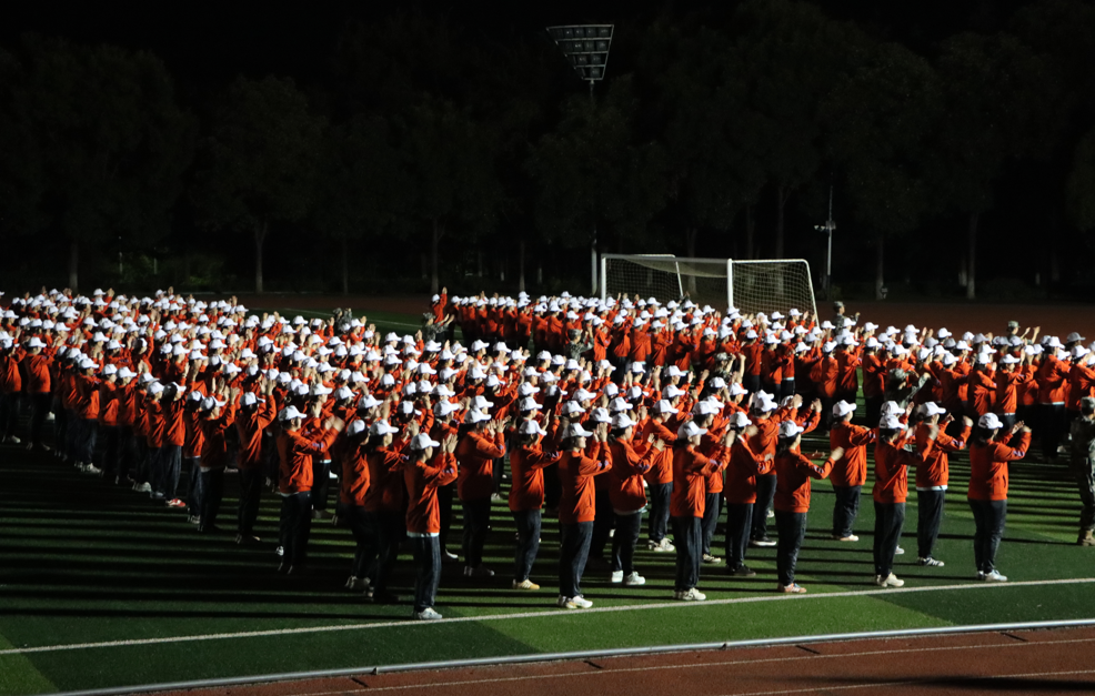 训练场上练硬功，才艺时光添温情 第 13 张