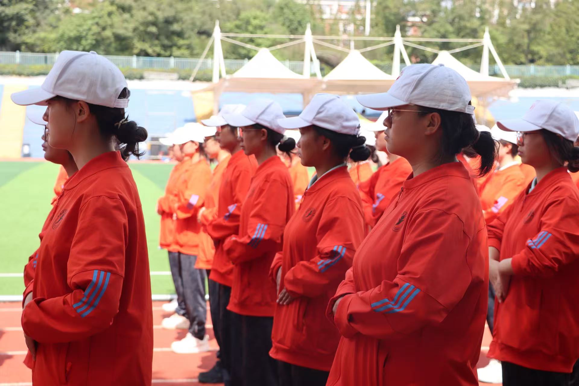 齐步铿锵砺意志，医学生军训展昂扬风貌 第 3 张