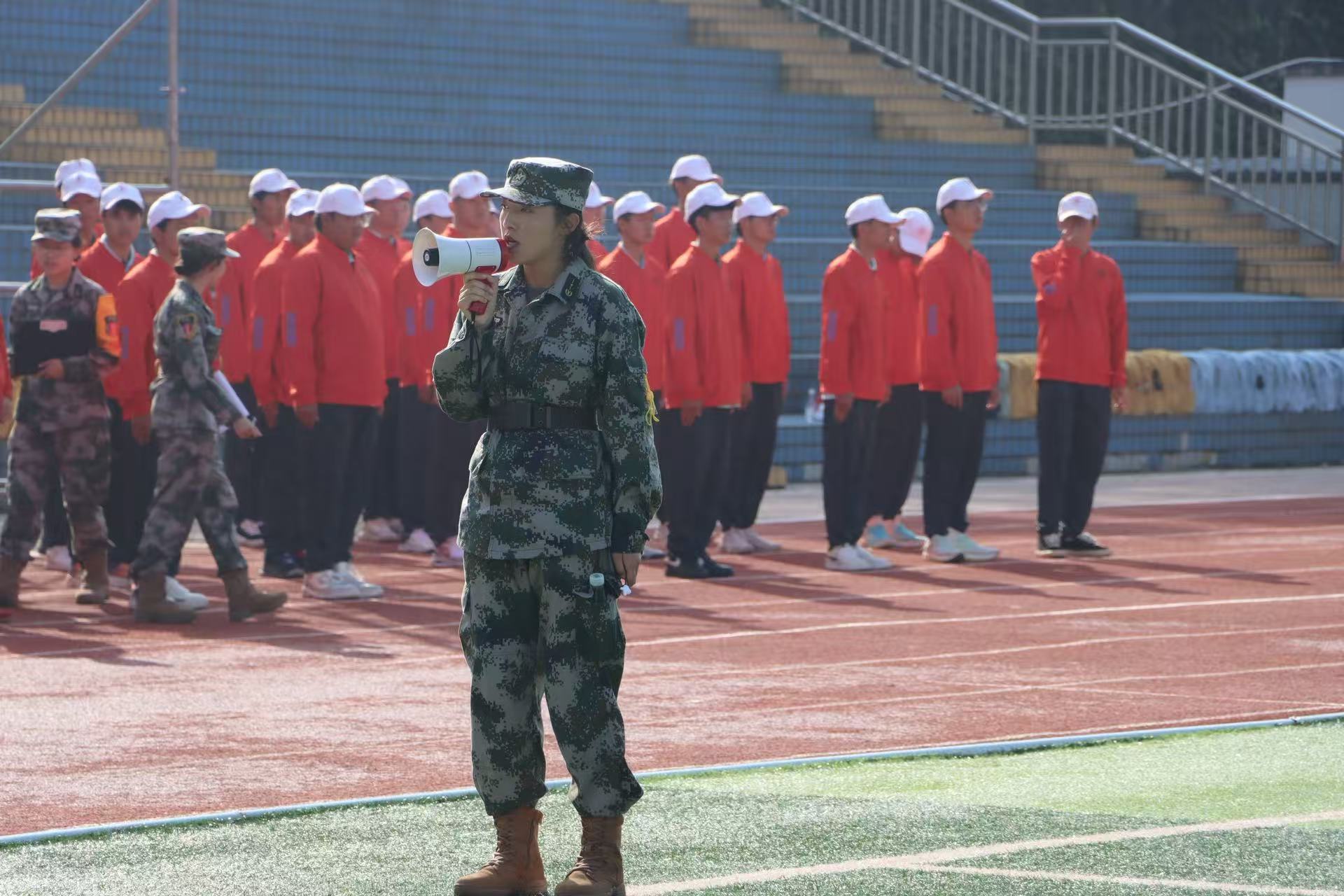 齐步铿锵砺意志，医学生军训展昂扬风貌 第 4 张