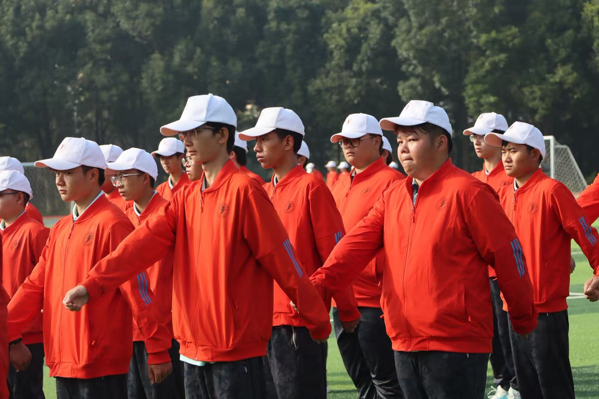 齐步铿锵砺意志，医学生军训展昂扬风貌 第 6 张