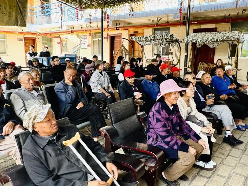 温情暖夕阳，青春志愿行|疯狂英语社与23本科法学1班敬老院之行 第 2 张