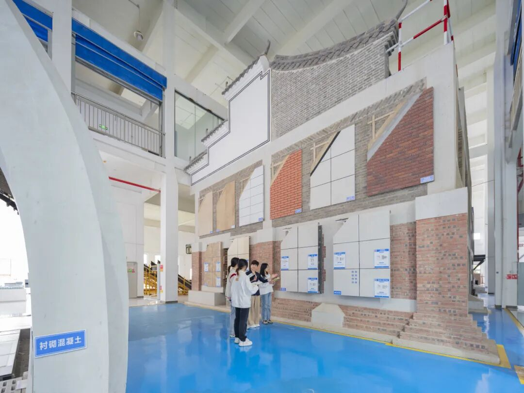 云南经济管理学院荣登软科2026中国大学排名全国15强！ 第 4 张