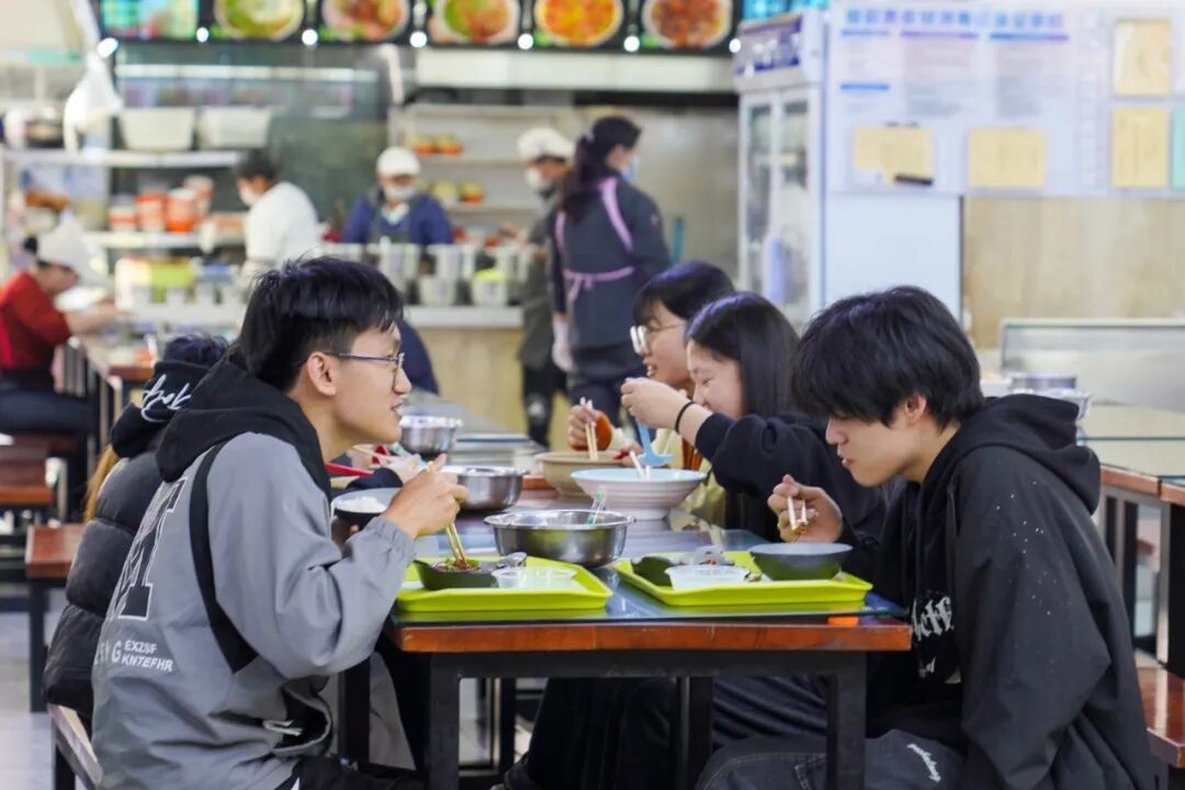 今天，云经管开学第一天！ 第 16 张