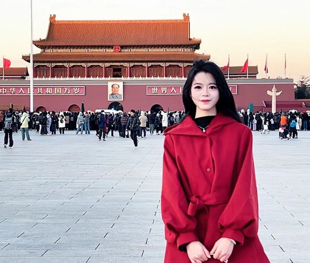 全国两会，云经管学子在现?。?第 6 张