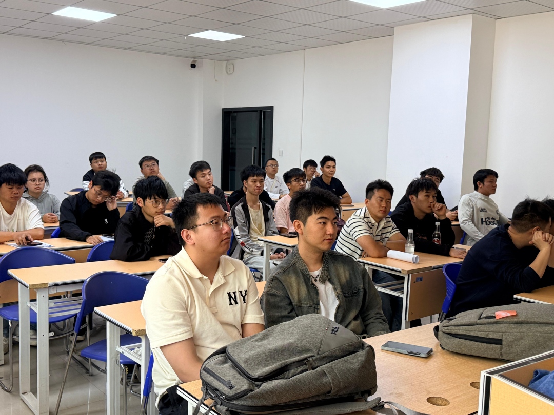 图五 学生听讲一(1).jpg