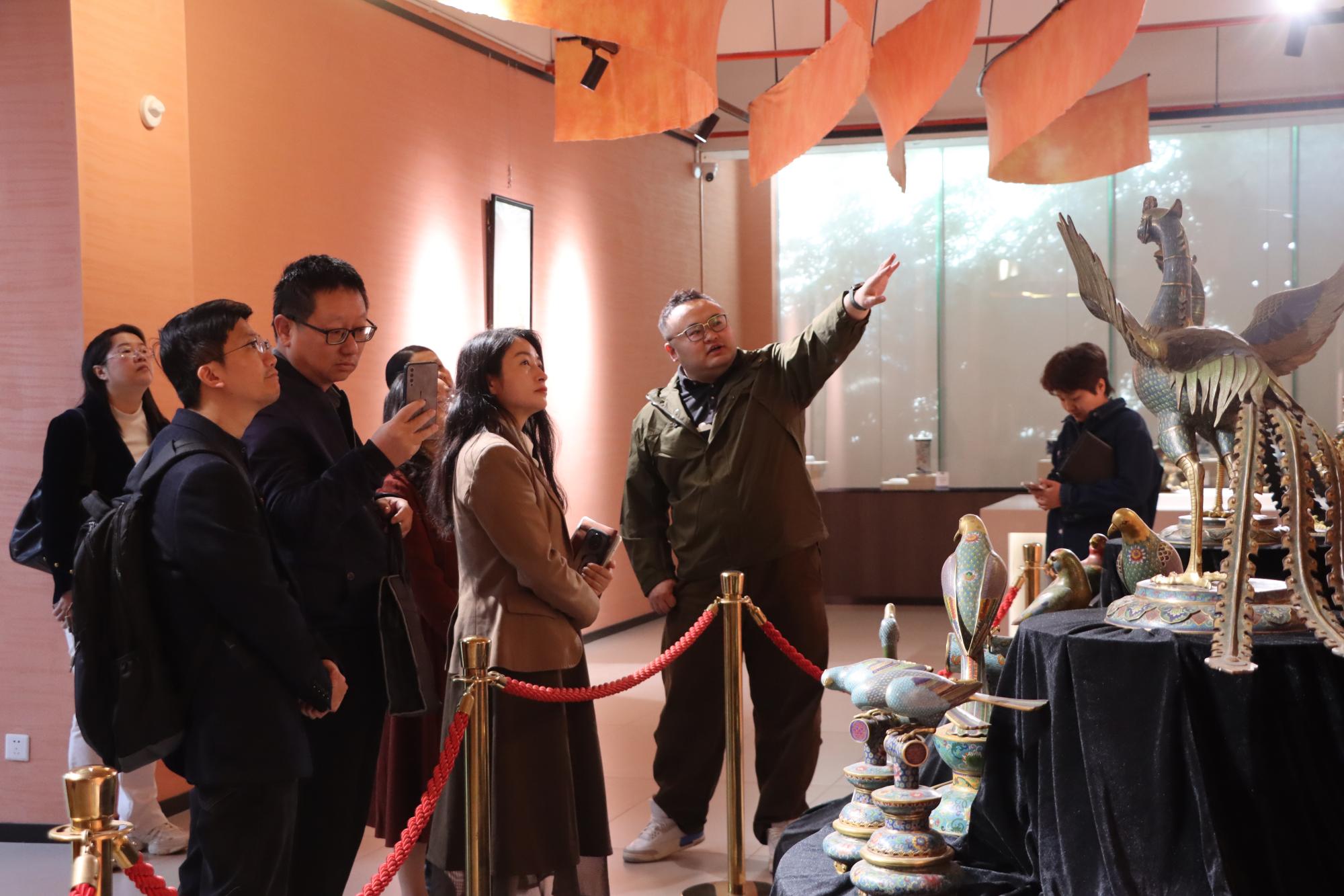 2(1).jpg 深化校院合作 共育医学英才——玉溪市中山医院与云南经济管理学院座谈交流会圆满举行 第 3 张