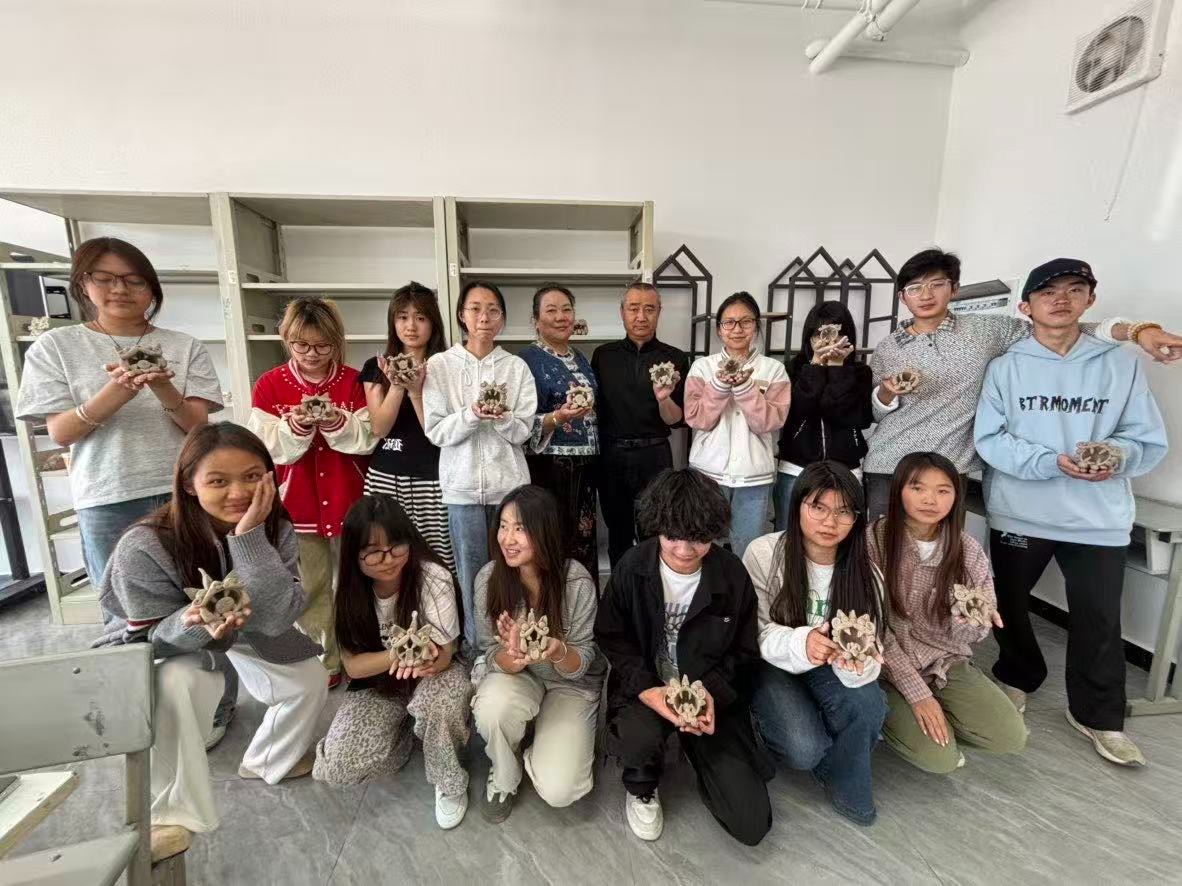 屋檐上的守望 —— 工艺美术瓦猫非遗手作课程 第 1 张